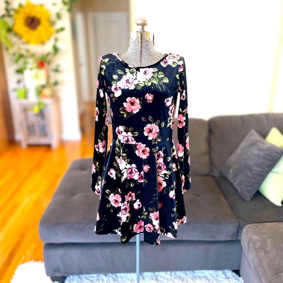 Dresses & Skirts - Bethany Mota crushed velvet bohemian long sleeve soft floral dress